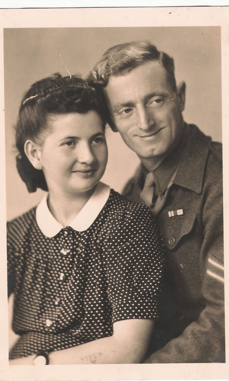 Batsheva und Paul, 1945