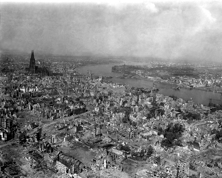 Luftansicht der zerbombten Stadt Köln 1945 Luftansicht der zerbombten Stadt Köln 1945