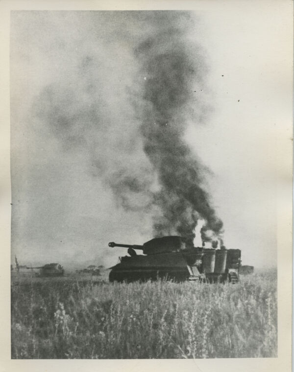 Foto eines brennenden deutschen Panzers in der Schlacht bei Kursk