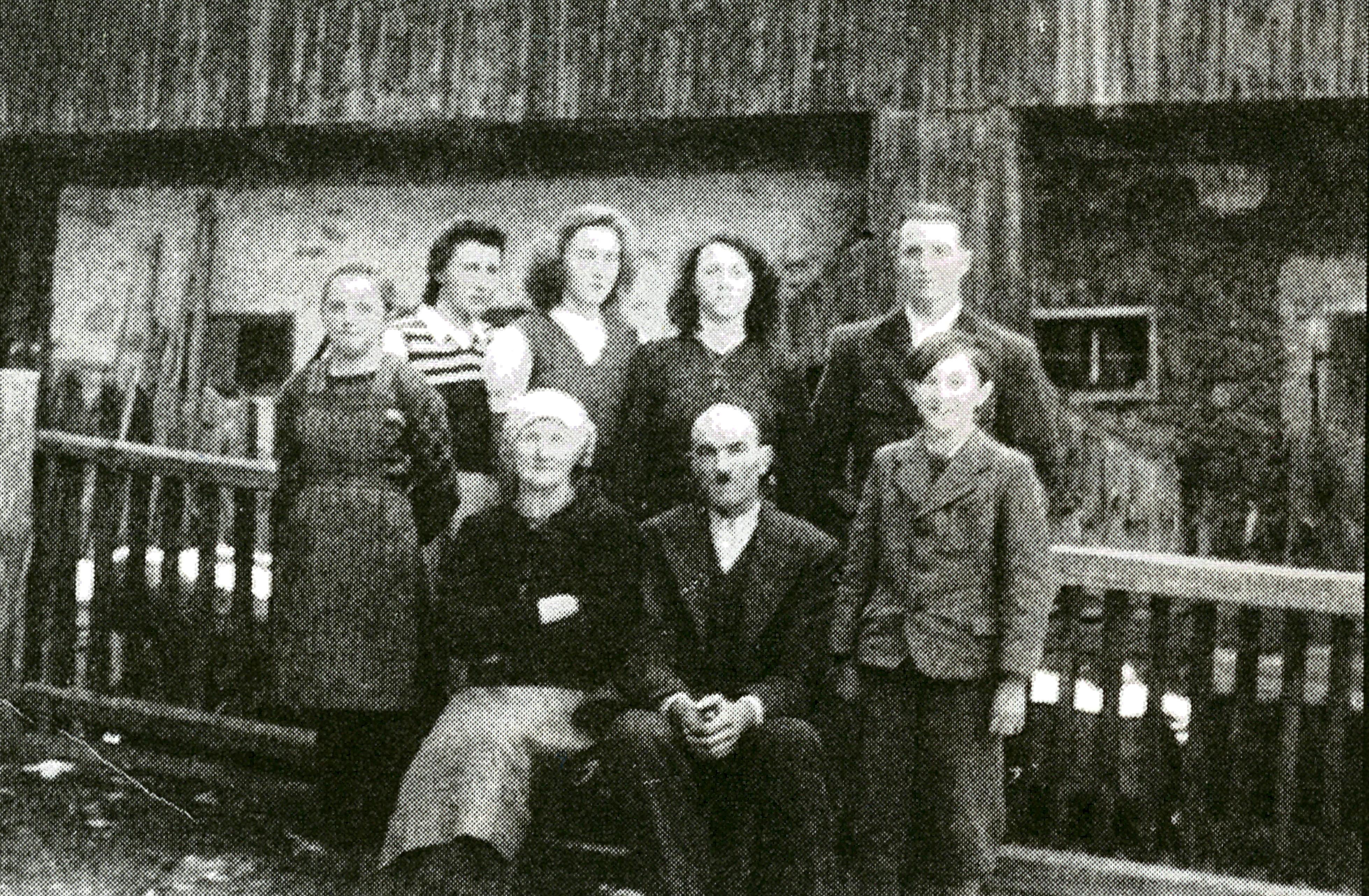 Foto von einem Teil der Familie Kokot nach dem Krieg Foto von einem Teil der Familie Kokot nach dem Krieg
