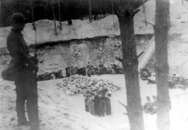 Aufnahme einer Massenerschießung im litauischen Ponary