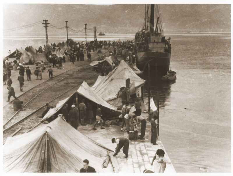 Foto von Zelten im Hafen von La Spezia