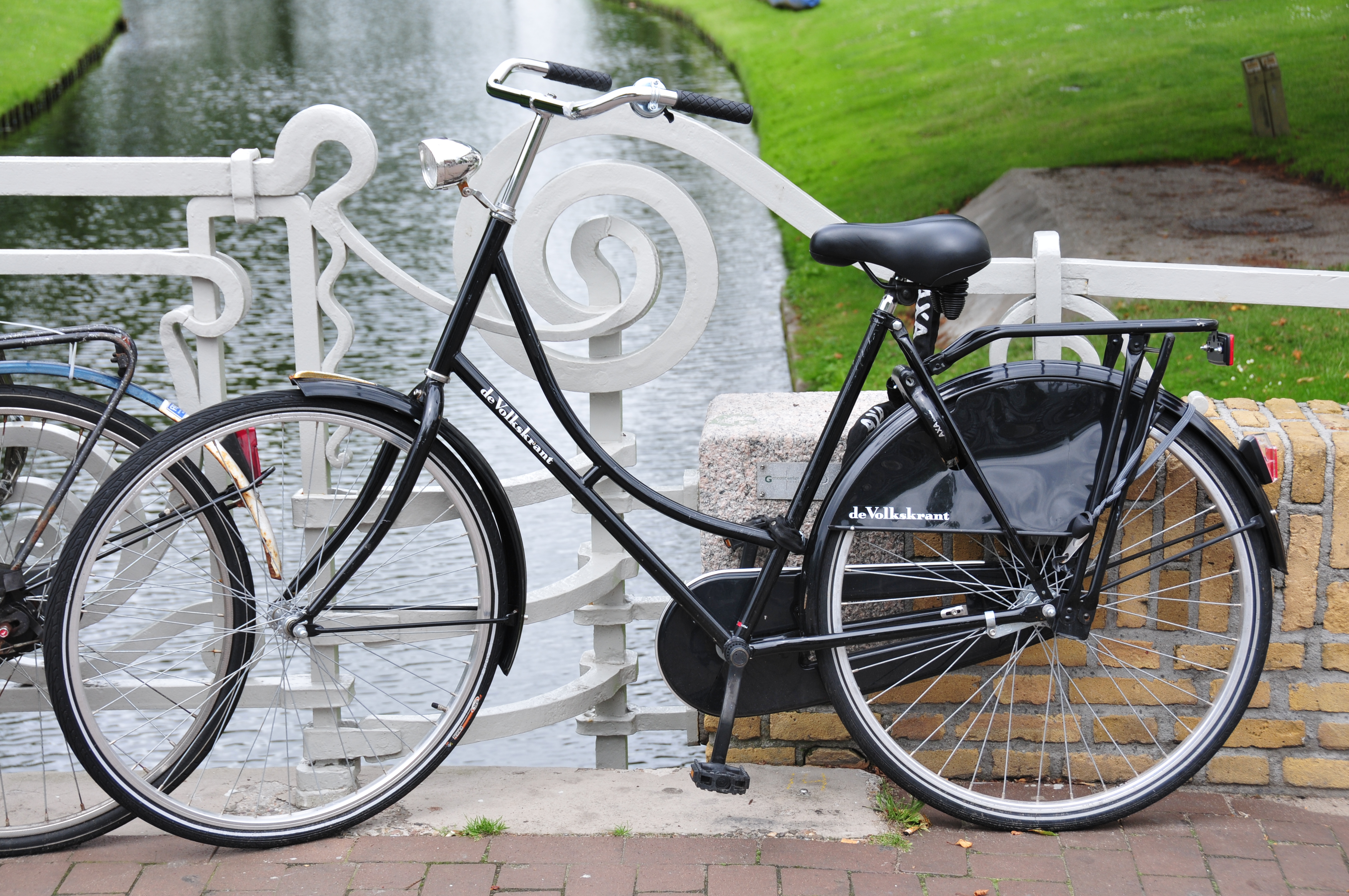 Truus war immer unterwegs. Für die Widerstandsgruppe erledigte sie Botendienste, kundschaftete die Gegend aus. Das Fahrrad war für sie ein lebenswichtiges Fortbewegungsmittel. Man konnte auch schneller damit fliehen, wenn es brenzlig wurde. Das Foto zeigt ein Hollandrad in Rotterdam, 2013