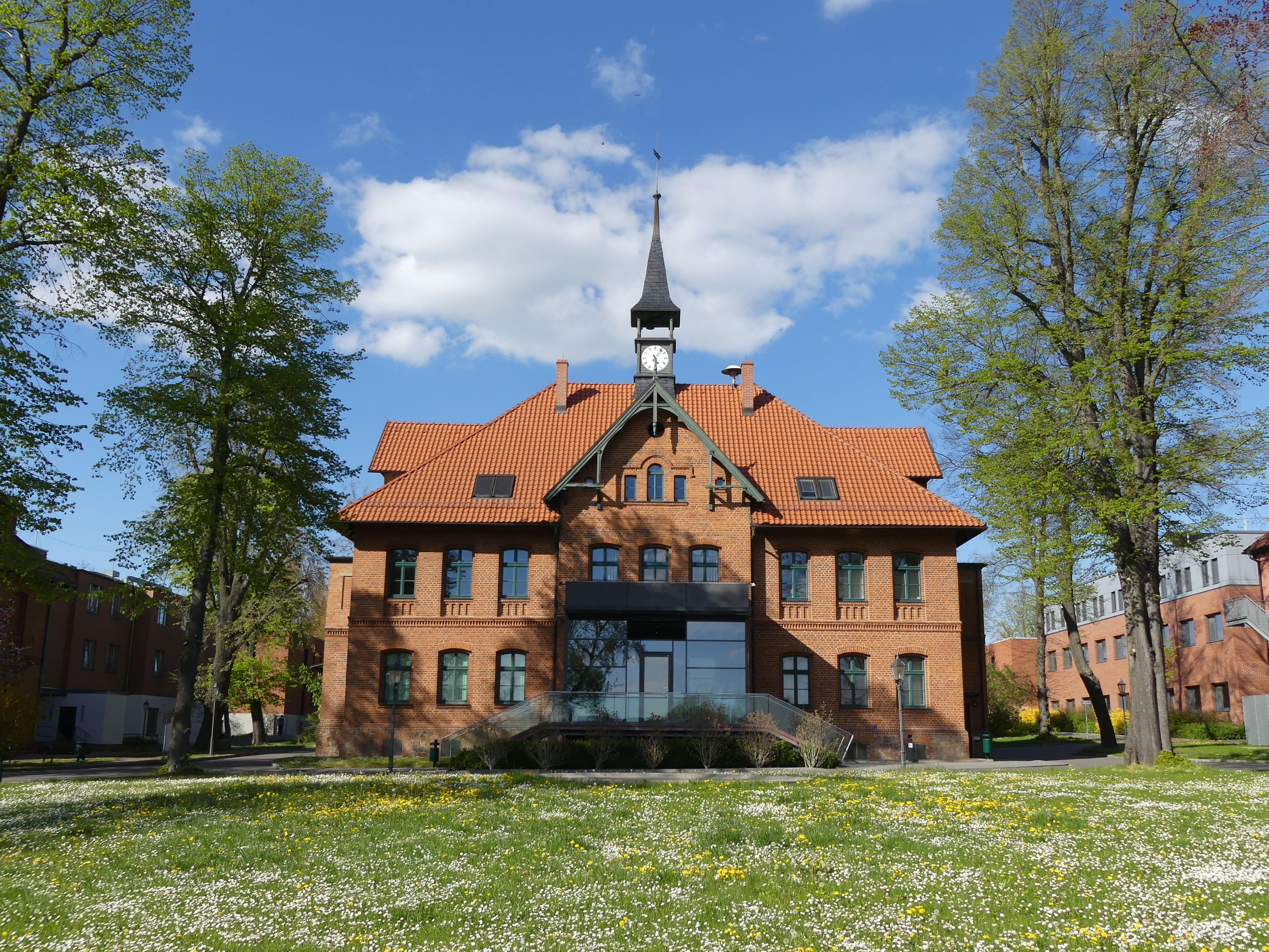 Die ehemalige Heilanstalt Altscherbitz, in der Wolfgang nur wenige Monate verbrachte. Heute ist sie ein Krankenhaus.