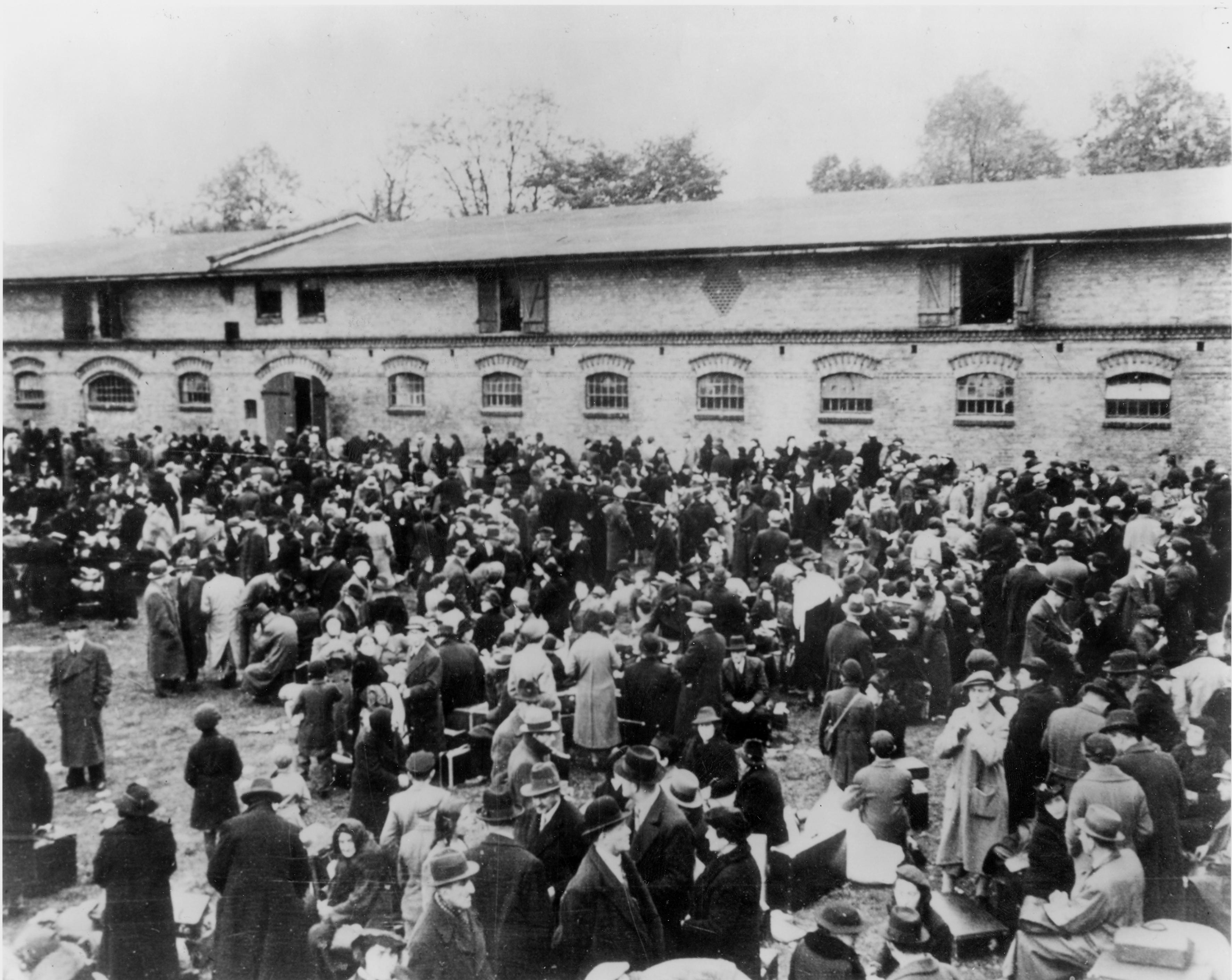 Foto von abgeschobenen Menschen an der deutsch-polnischen Grenze